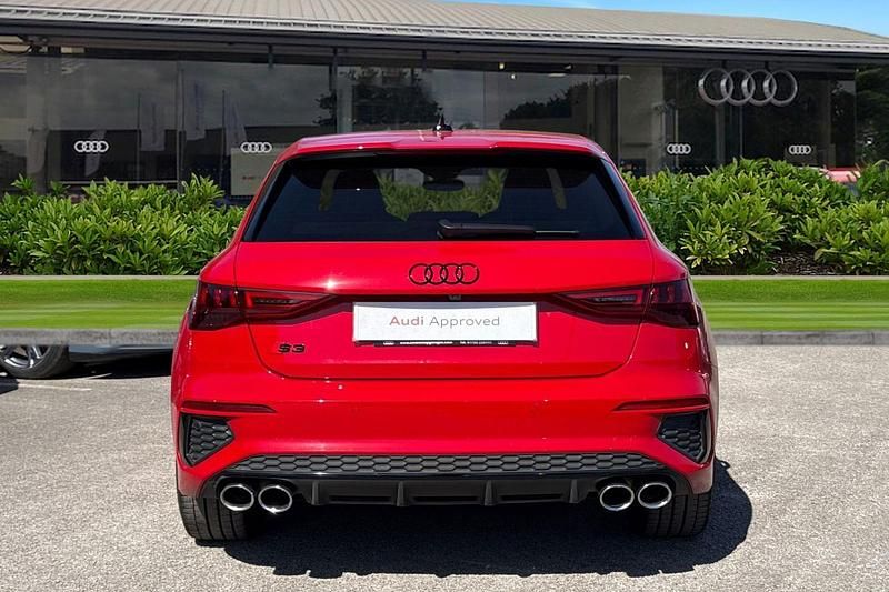 Usado Audi S3 Sportback Black Edition 310 HP (228 kW) 2023 Vermelho Citadino