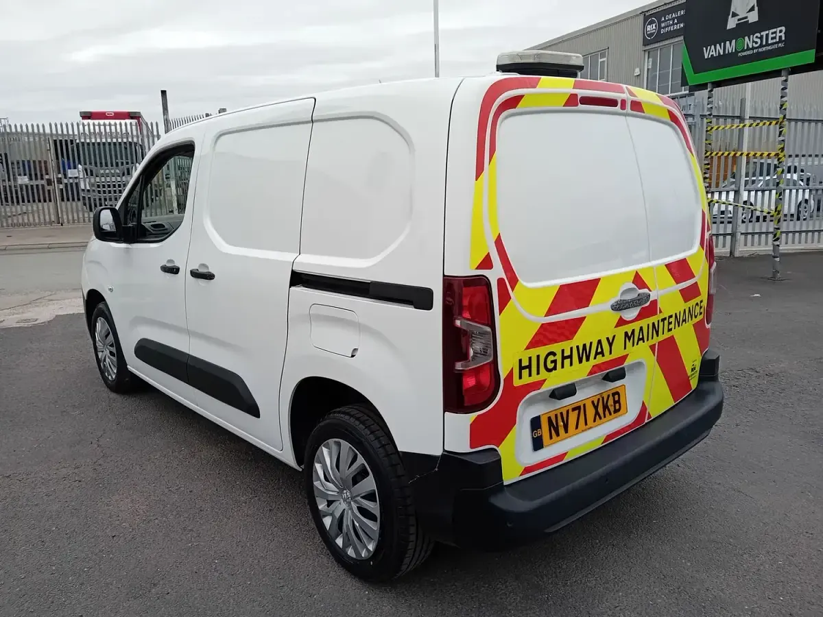 Used Peugeot Partner Premium 100 HP (73 kW) 2022 White MPV