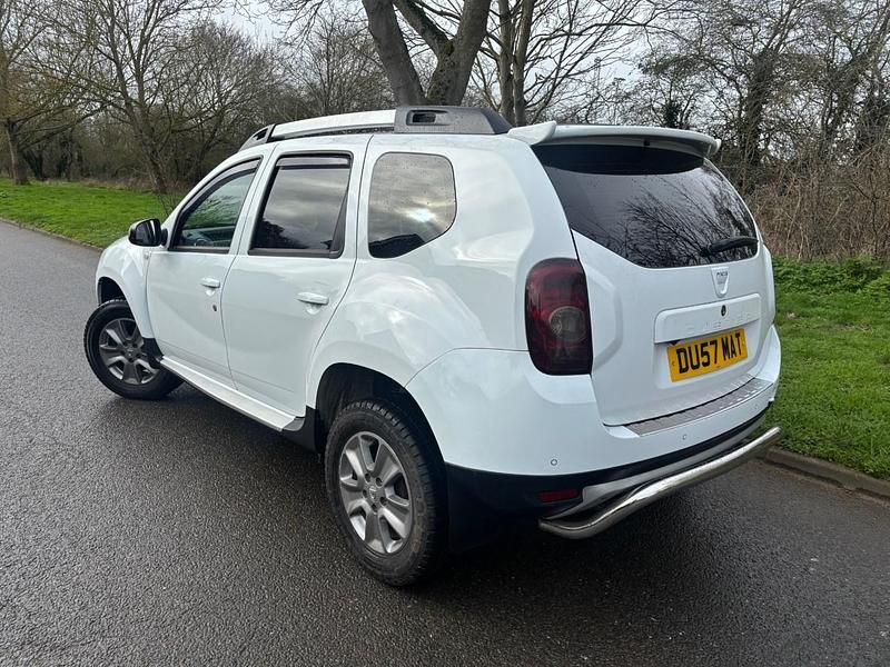 Used Dacia Duster Lauréate 110 HP (80 kW) 2015 White SUV