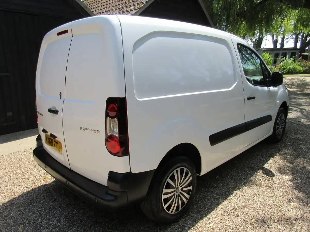 Used Peugeot Partner 2018 White