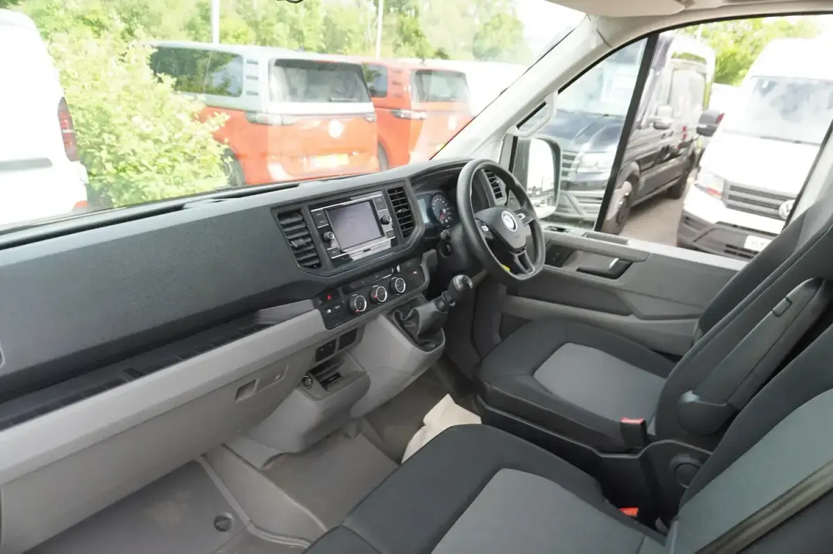 Usado VW Crafter Trendline 140 HP (102 kW) 2023 Branco Van