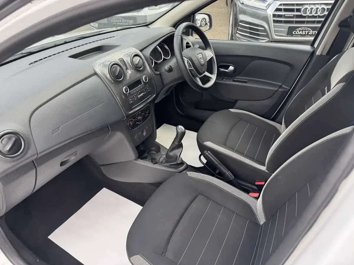 Used Dacia Sandero Ambiance 90 HP (66 kW) 2018 White Hatchback