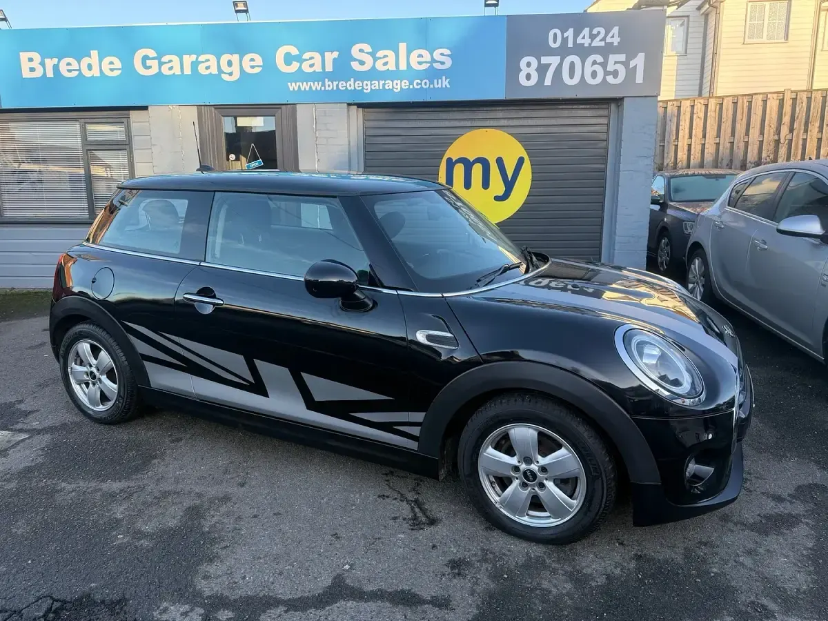 Used Mini Cooper Classic 134 HP (98 kW) 2018 Black Hatchback