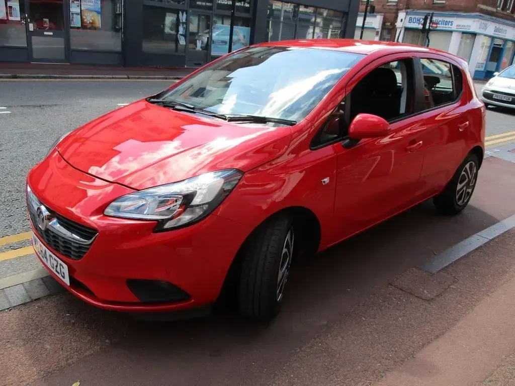 Used Vauxhall Corsa Design Edition 95 HP (69 kW) 2015 Red Hatchback