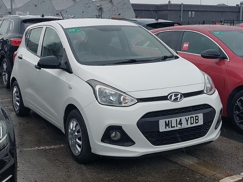Used Hyundai i10 66 HP (48 kW) 2014 White Hatchback