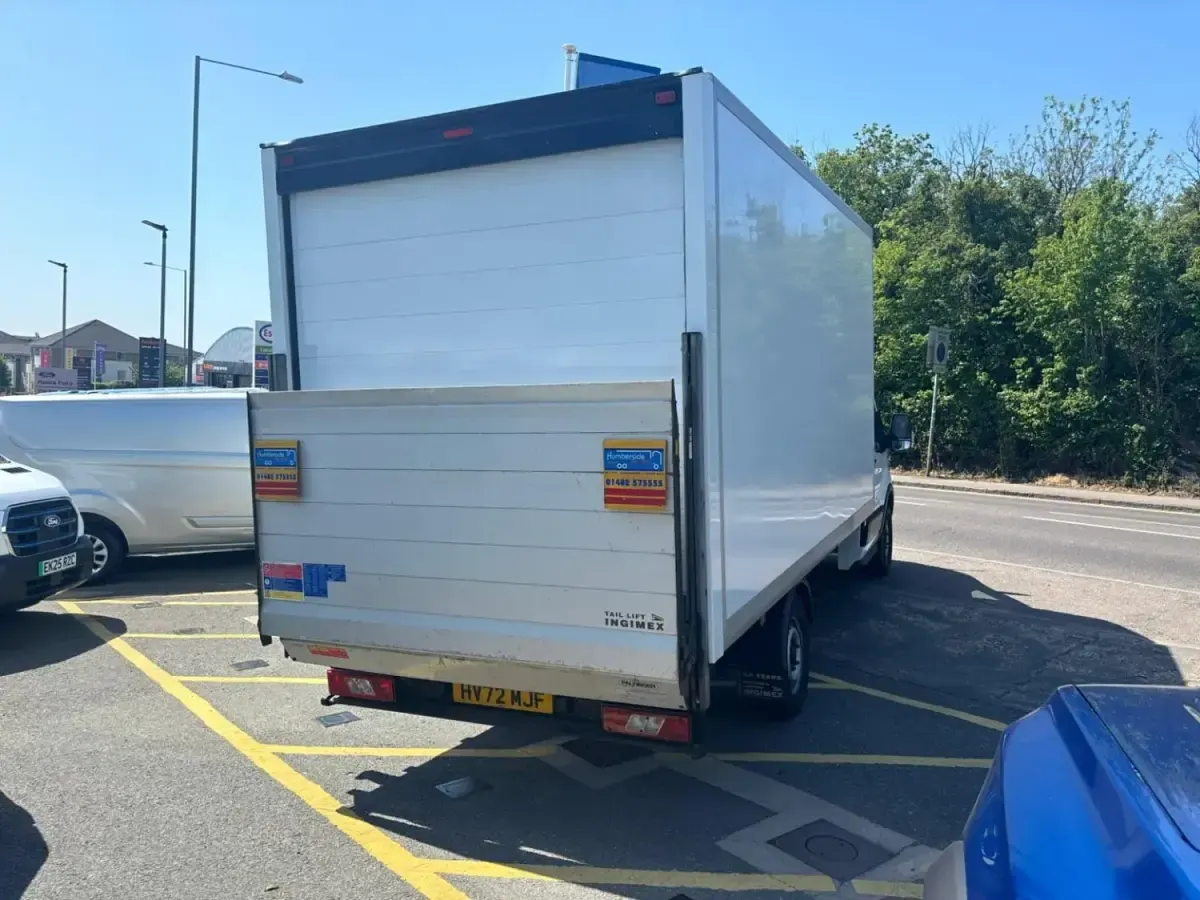 Second-hand Ford Transit 130 CP (95 kW) 2022 Alb Cabrio