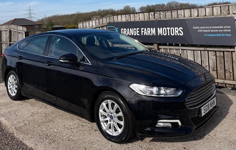 Usado Ford Mondeo Zetec 150 HP (110 kW) 2018 Preto Citadino