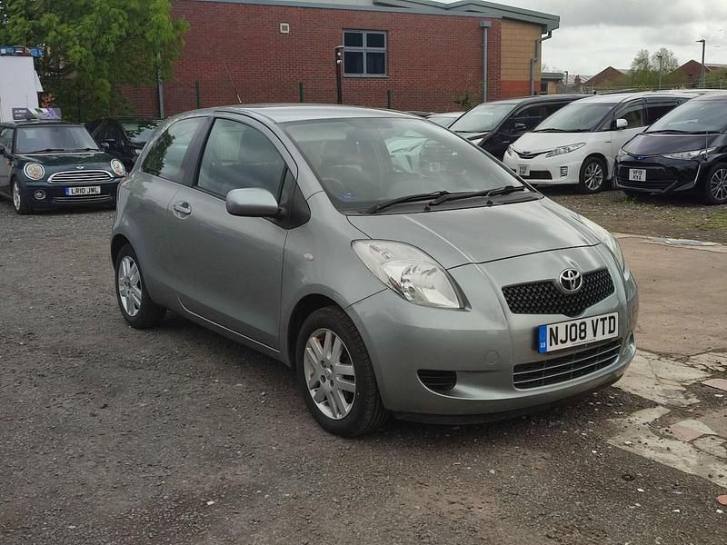 Usado Toyota Yaris 2008 Prateado Citadino