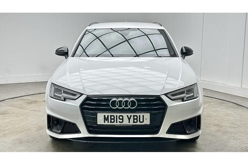 Used Audi A4 Black Edition 150 HP (110 kW) 2019 White Estate
