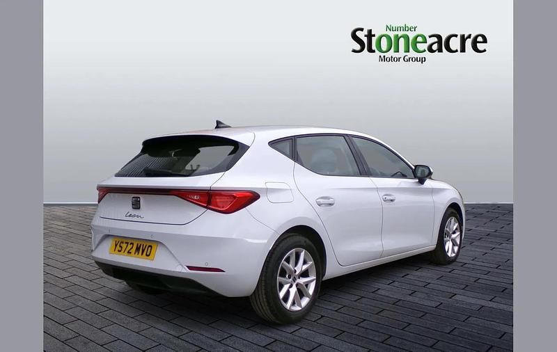 Used Seat Leon SE 110 HP (80 kW) 2022 White Hatchback
