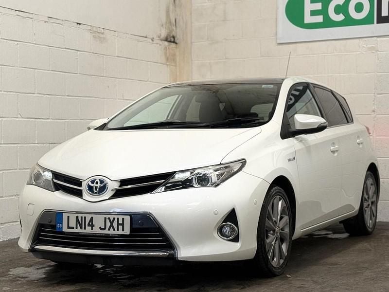 Used Toyota Auris Hybrid 2014 White Hatchback