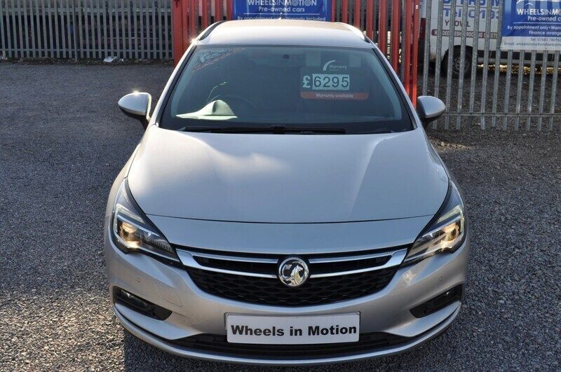 Silver Used 2018 Vauxhall Astra Estate | £6,295 (A bit pricey) - Image 1/4