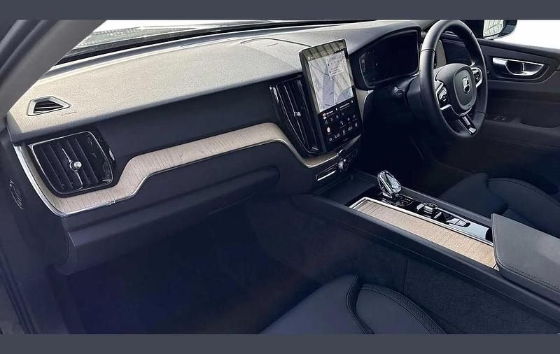 Used Volvo XC60 Plus 345 HP (253 kW) 2025 Green SUV