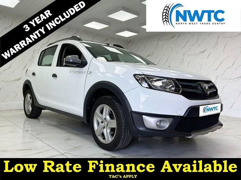 White Used 2016 Dacia Sandero Lauréate Hatchback | £6,495 (Fair price) - Image 1/3