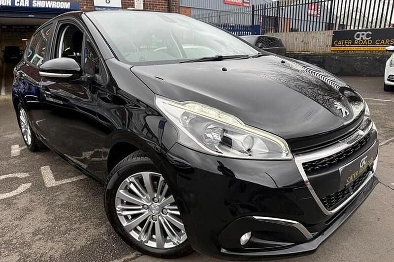 Used Peugeot 208 Signature Sky 82 HP (60 kW) 2019 Black Hatchback