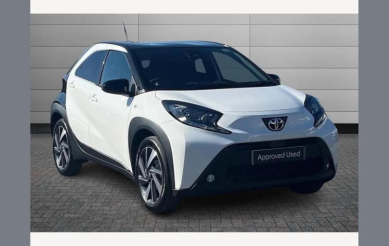 White New 2025 Toyota Aygo X SUV | £15,095 - Image 1/3