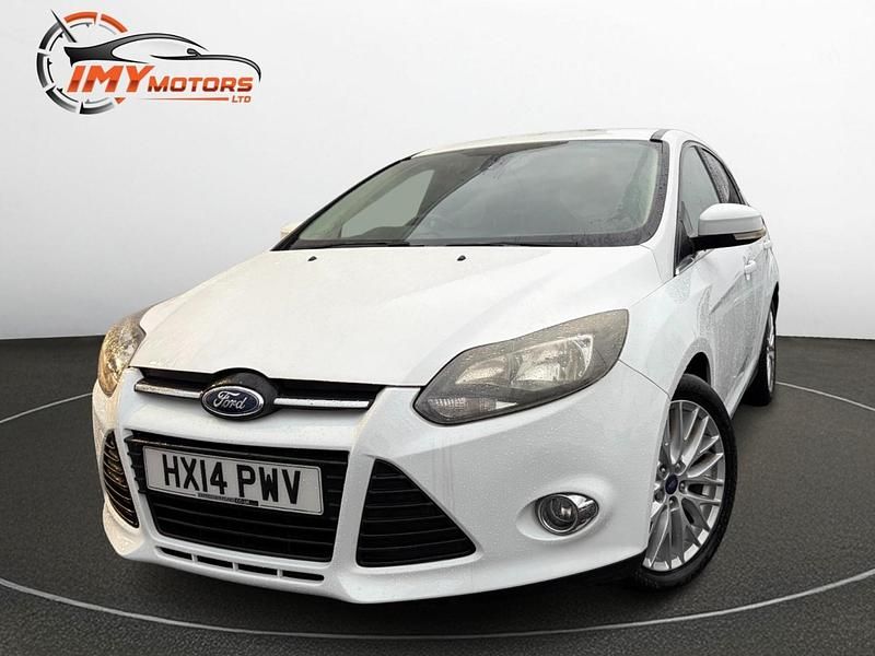 Used Ford Focus Zetec 125 HP (91 kW) 2014 White Hatchback