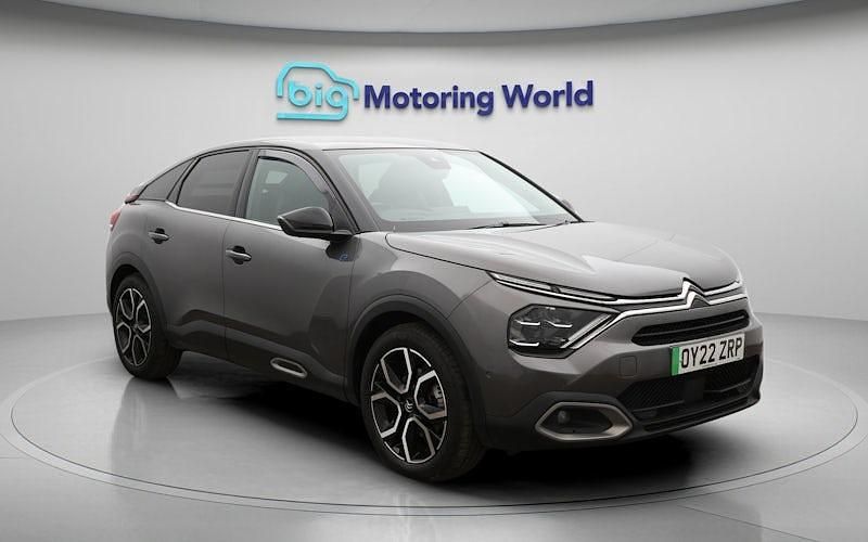 Begagnad Citroën e-C4 Shine 100 kW (136 HK) 2022 Grå Halvkombi