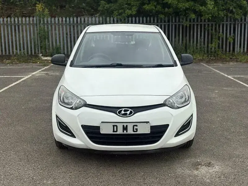 Used Hyundai i20 2014 White Hatchback