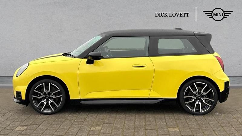 Usado Mini Cooper SE Hatch 158 kW (215 CV) 2025 Amarillo Utilitario