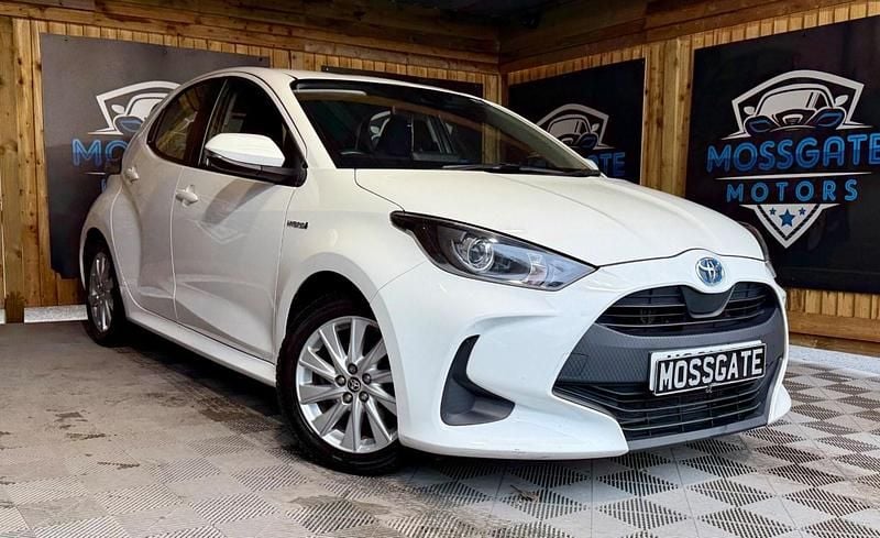 Used Toyota Yaris Hybrid 2021 White Hatchback