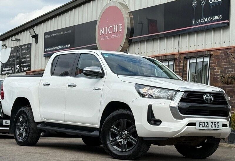 White Used 2021 Toyota HiLux Pickup | £16,990 (Good price) - Image 1/4
