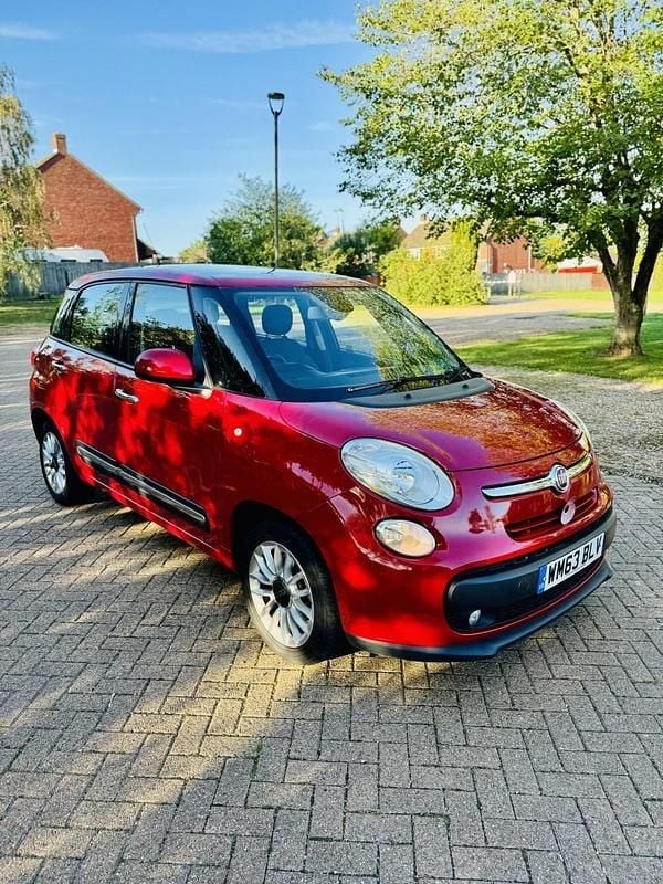 Used Fiat 500L Lounge 85 HP (62 kW) 2013 Red MPV