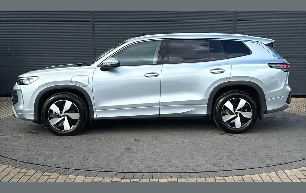 Usado VW Tayron Match 204 HP (150 kW) 2025 Prateado SUV