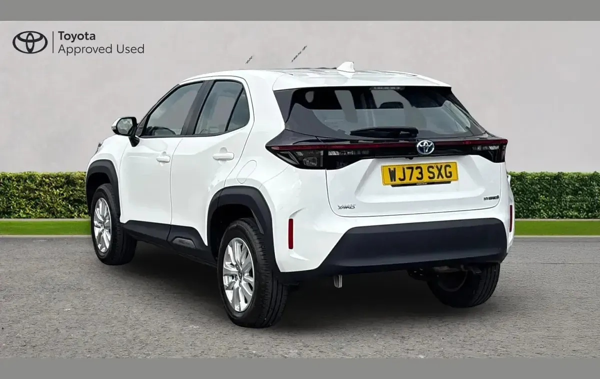 Usado Toyota Yaris Cross 113 HP (83 kW) 2023 Branco SUV