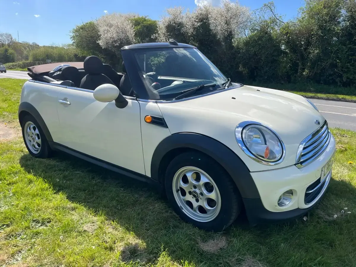 Begagnad Mini Cooper Cabriolet 2011 Vit Cab