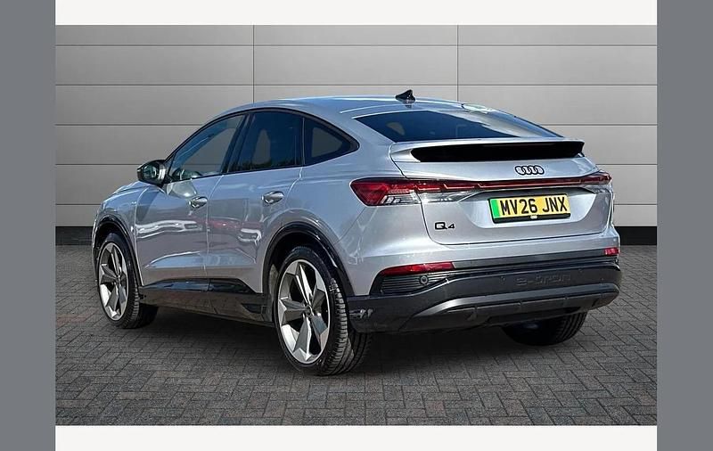 Usado Audi Q4 e-tron Black Edition 150 kW (204 HP) 2026 Prateado SUV