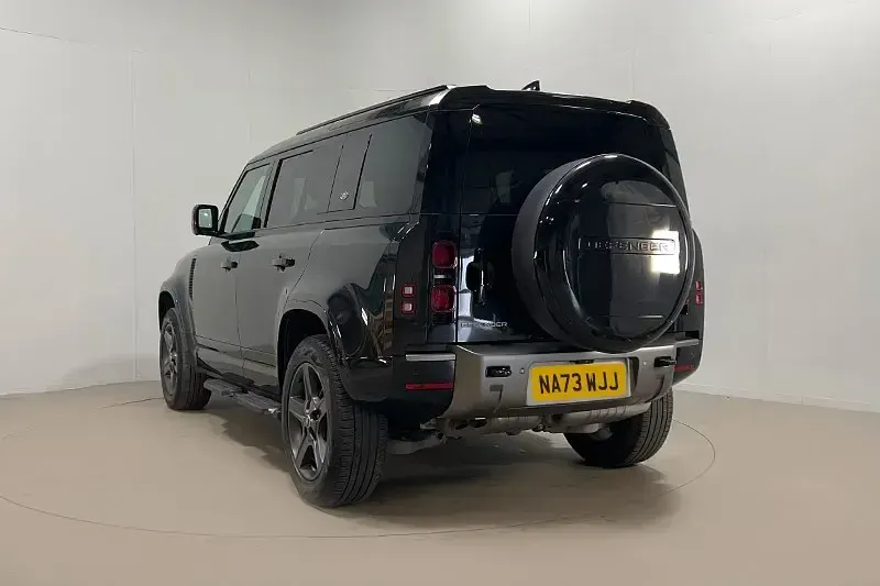 Used Land Rover Defender SE Dynamic 245 HP (180 kW) 2023 Black SUV