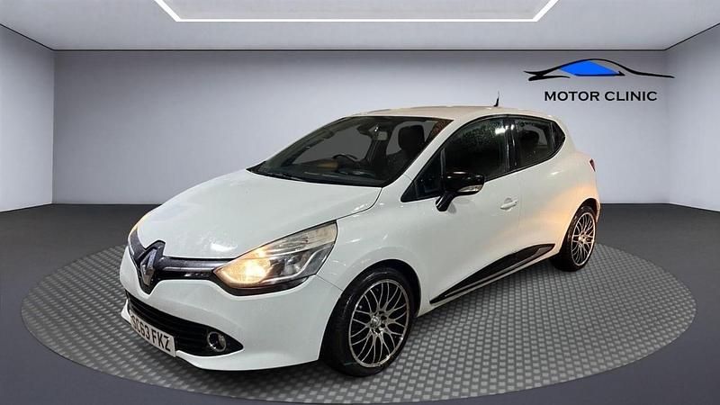 White Used 2014 Renault Clio IV Dynamique Hatchback | £3,295 (Good price) - Image 1/4