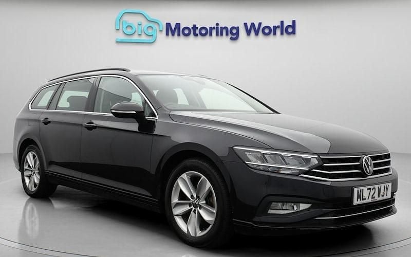 Black Used 2022 VW Passat SE Estate | £14,300 (Good price) - Image 1/4