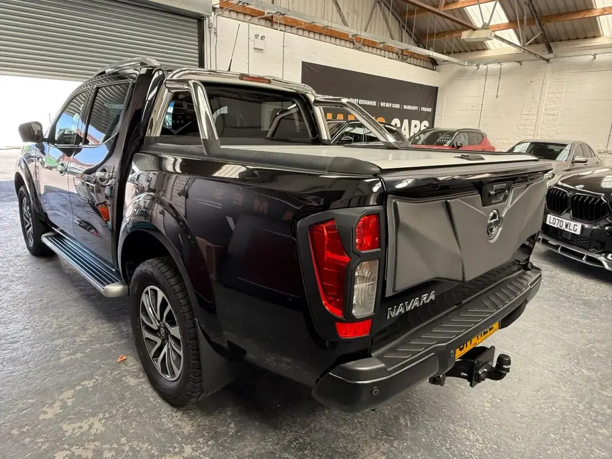 Used Nissan Navara Tekna 190 HP (139 kW) 2017 Black Pickup