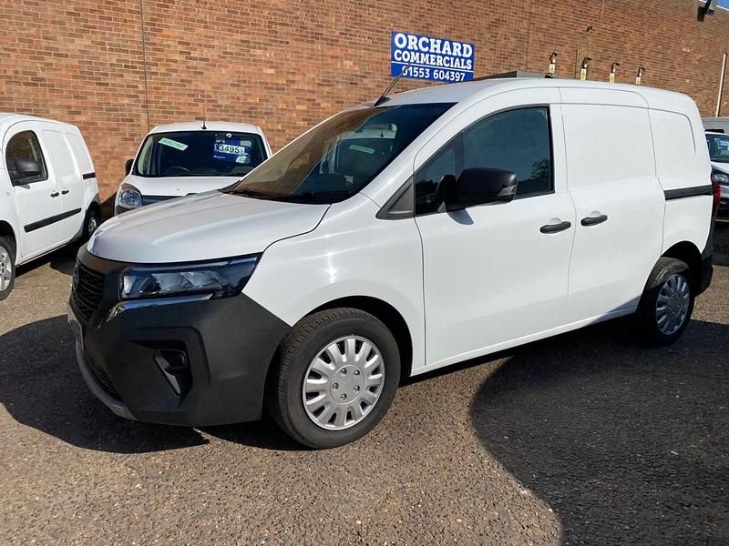 White Used 2023 Nissan Townstar Acenta MPV | £9,995 (Good price) - Image 1/4