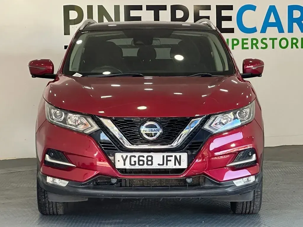 Used Nissan Qashqai N-Connecta 115 HP (84 kW) 2018 Red SUV