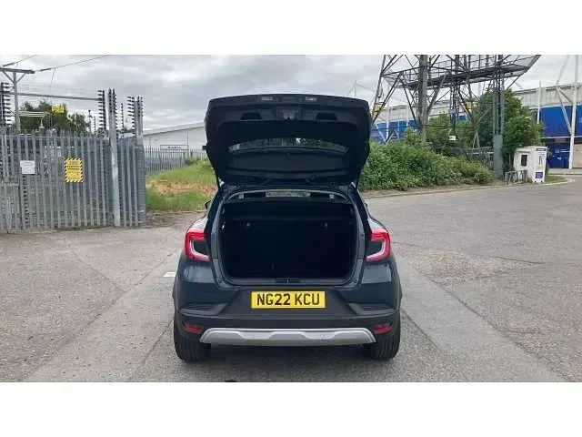 Używany Renault Captur Iconic 91 KM (66 kW) 2022 Niebieski SUV