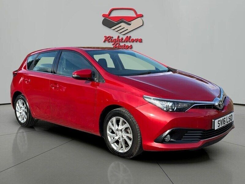 Red Used 2016 Toyota Auris Hatchback | £6,995 (Good price) - Image 1/4