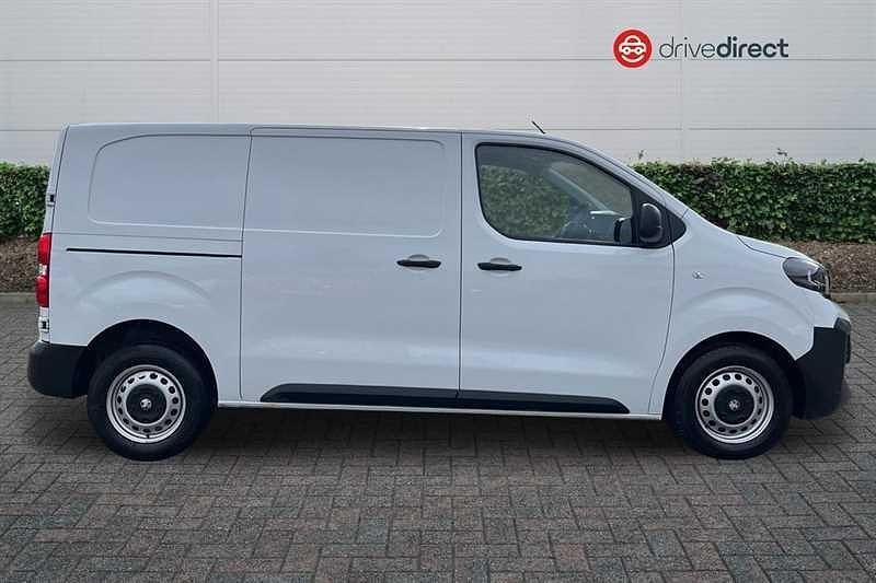 Used Vauxhall Vivaro S 120 HP (88 kW) 2024 White MPV