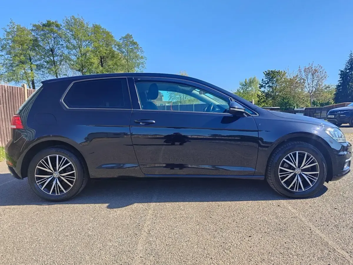 Begagnad VW Golf VII SE 125 HK (91 kW) 2018 Svart Halvkombi