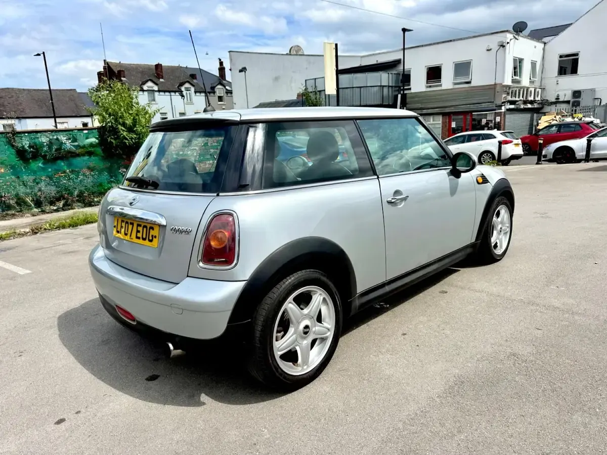 Used Mini Cooper Hatch 120 HP (88 kW) 2007 Silver Hatchback