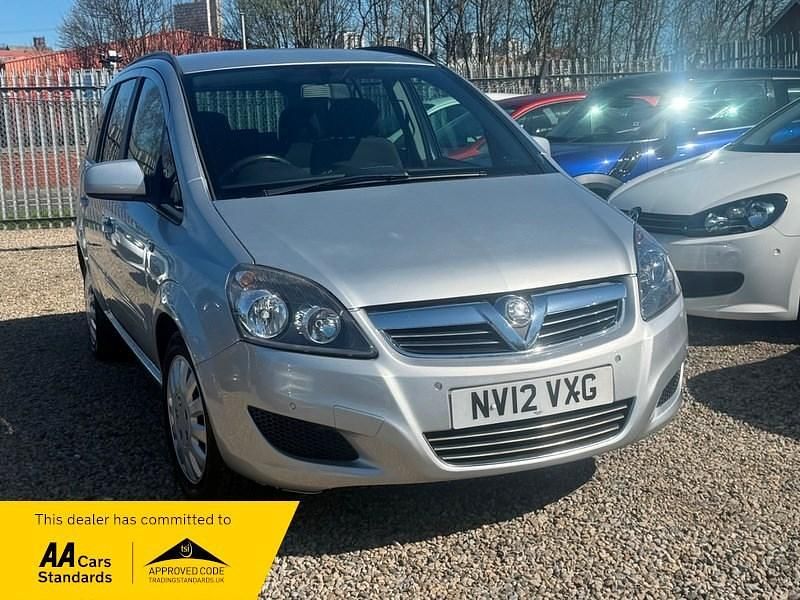Second-hand Vauxhall Zafira 115 CP (84 kW) 2012 Argintiu Monovolum