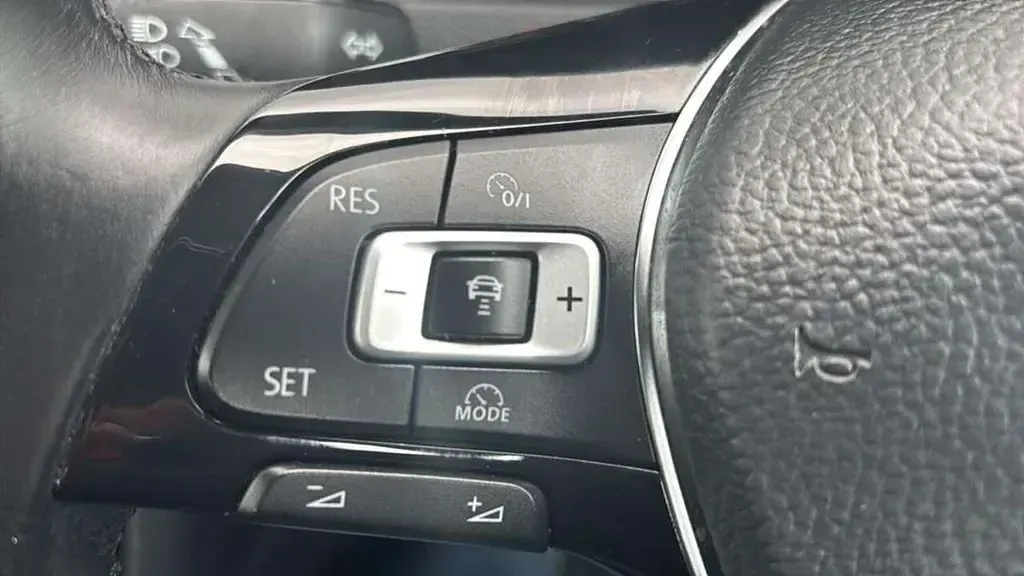 Usado VW Golf VII SE 113 HP (83 kW) 2017 Prateado Carrinha