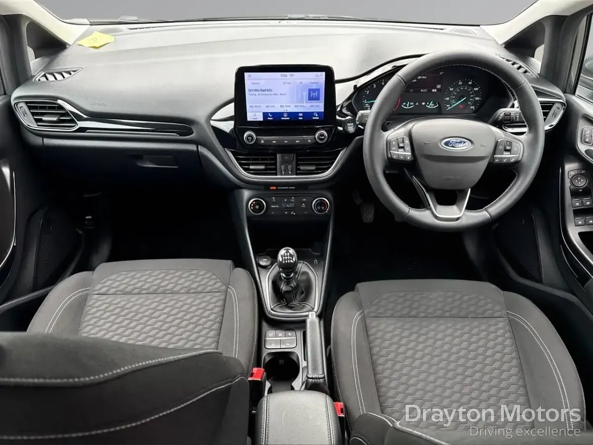 Usado Ford Fiesta Titanium 2022 Gris Utilitario