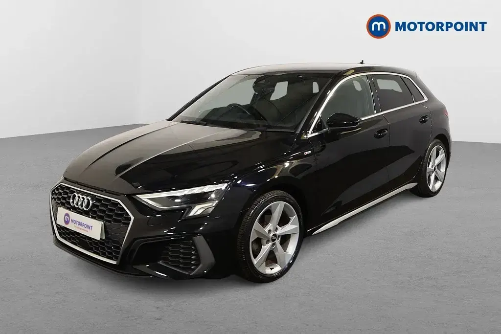 Begagnad Audi A3 S-Line 2022 Svart Sedan