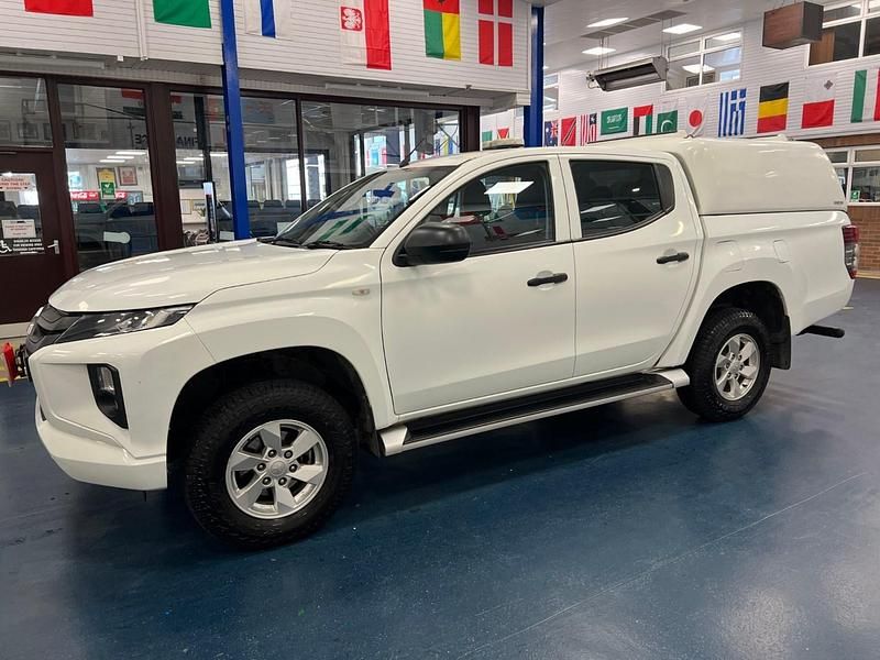 Used Mitsubishi L200 Top 150 HP (110 kW) 2020 White Pickup