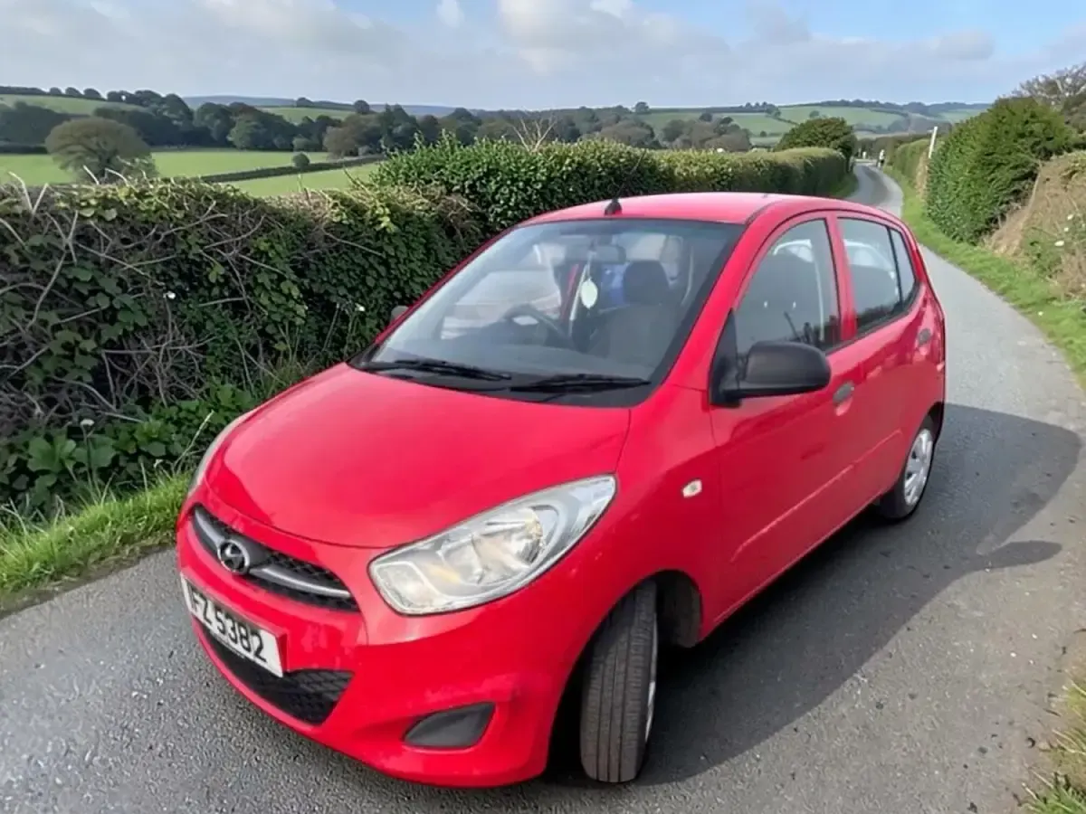 Używany Hyundai i10 Classic 86 KM (63 kW) 2012 Czerwony Hatchback