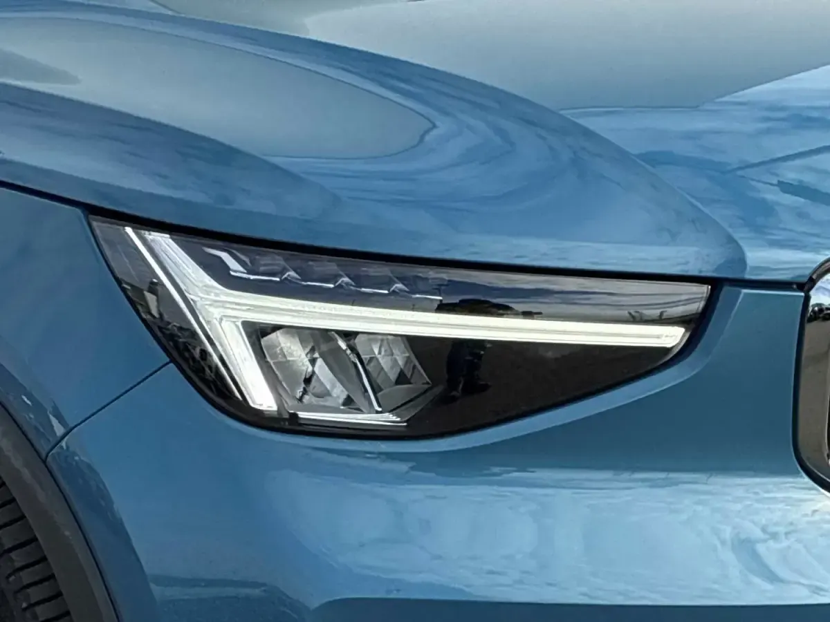 Usado Volvo XC40 Core 2023 Azul SUV