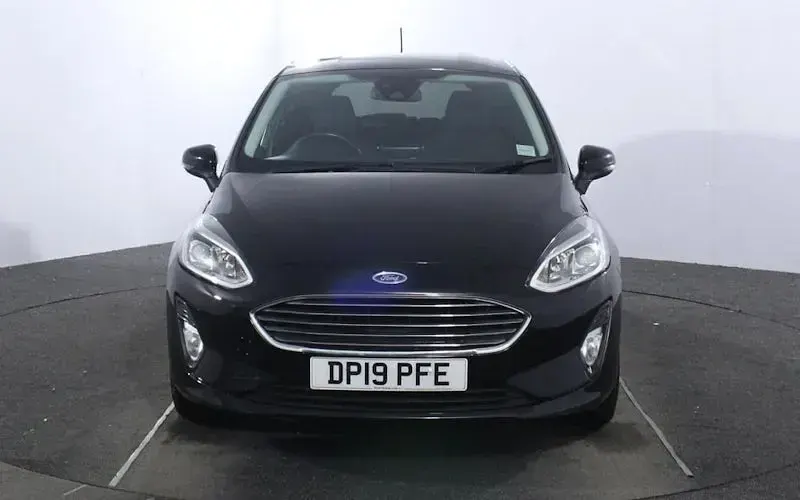 Usado Ford Fiesta Zetec 86 HP (63 kW) 2019 Preto Citadino